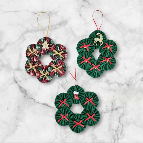 Christmas Ornament Wreaths Set of 3.  Fabric Yo Yo Wreaths Hand Sewn - Picture 2 of 14
